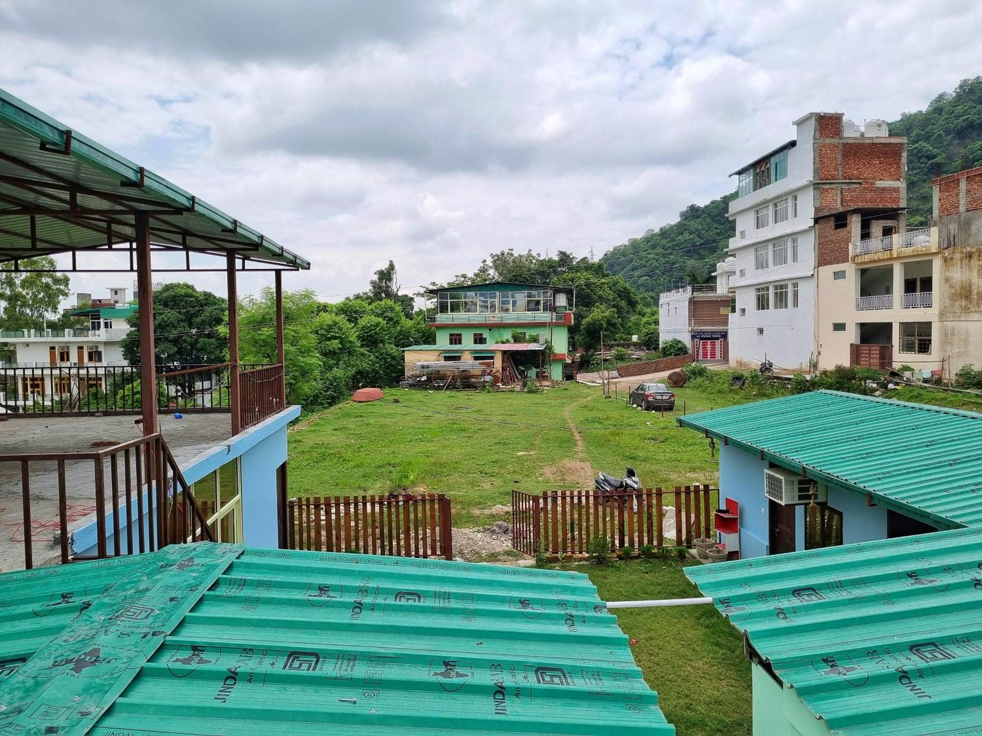 LandLopers Hostel Rishīkesh Buitenkant foto