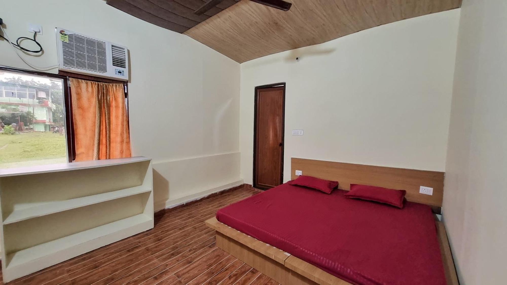 LandLopers Hostel Rishīkesh Buitenkant foto