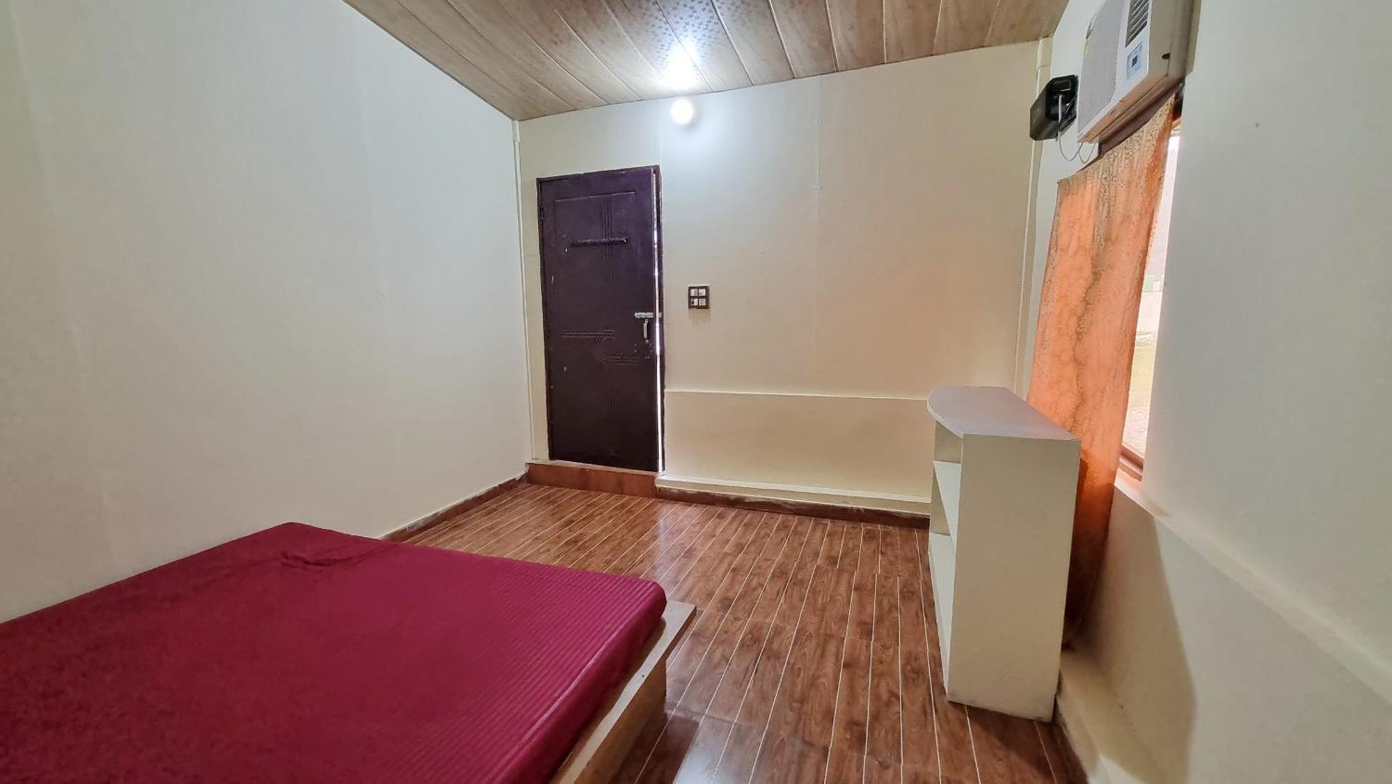 LandLopers Hostel Rishīkesh Buitenkant foto