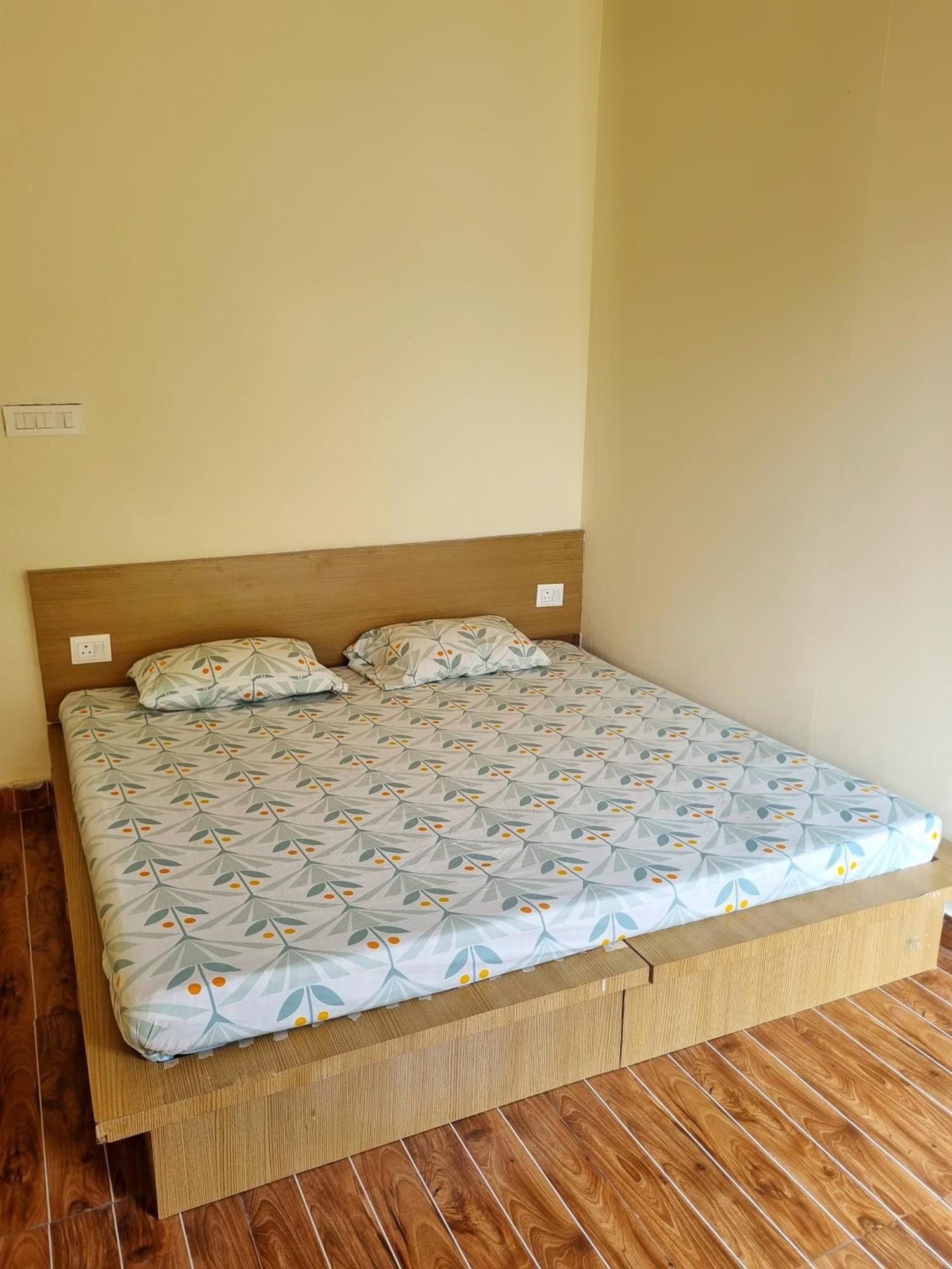 LandLopers Hostel Rishīkesh Buitenkant foto
