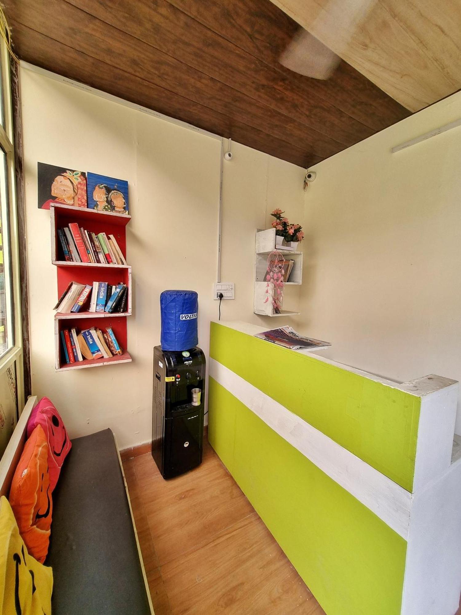 LandLopers Hostel Rishīkesh Buitenkant foto