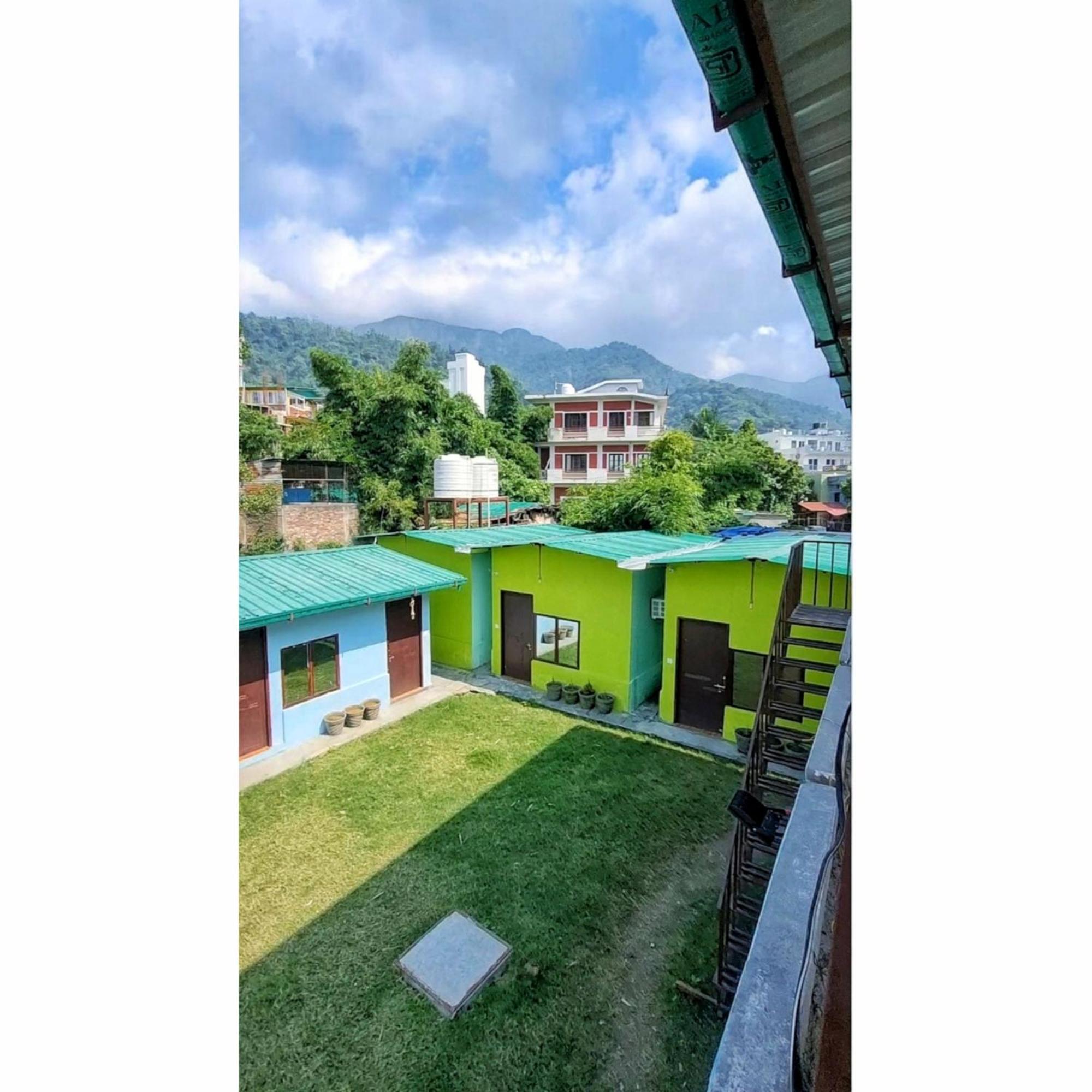LandLopers Hostel Rishīkesh Buitenkant foto