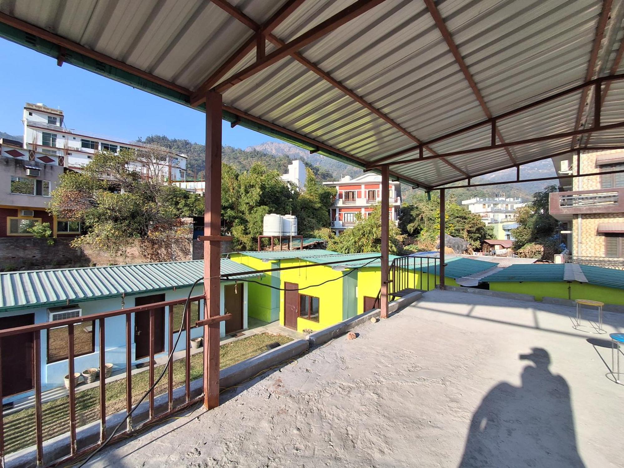 LandLopers Hostel Rishīkesh Buitenkant foto
