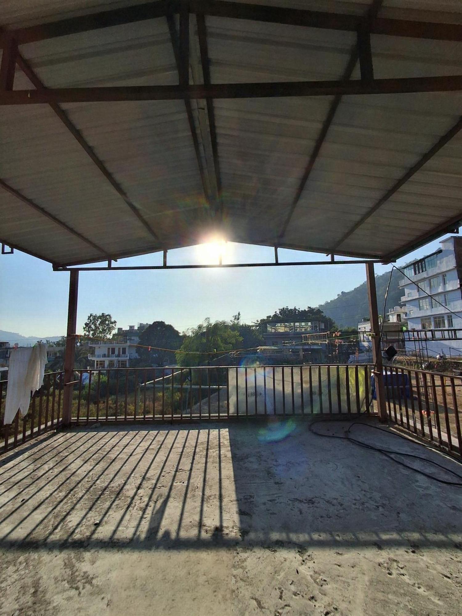 LandLopers Hostel Rishīkesh Buitenkant foto