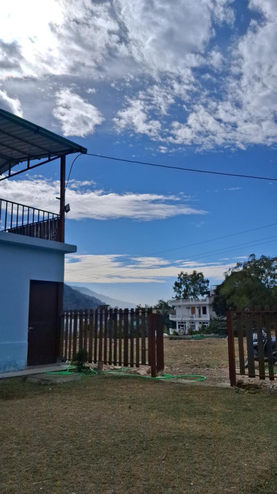 LandLopers Hostel Rishīkesh Buitenkant foto